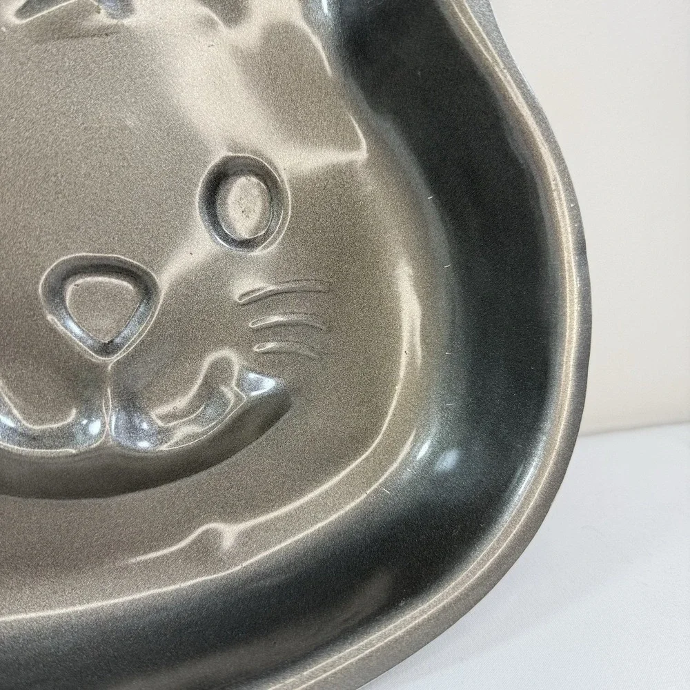 VTG 1998 Wilton Bunny Rabbit Cake Pan Easter Aluminum Mold #2105-1518 13.5